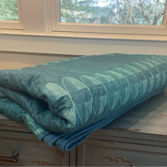 OPALHOUSE Jungalow Teal Design Colored Double Sided Quilted Blanket - Picture 1 of 14